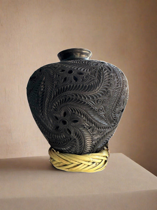 Craft by Order Giant Black Clay Cantaro Handmade by Oaxaca Artisans Cantaro Barro Negro 20 x 17 inches - CEMCUI