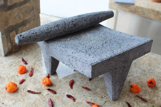 Mexican Metate made of Dark Volcanic Stone 8.6 x 12 inches - CEMCUI