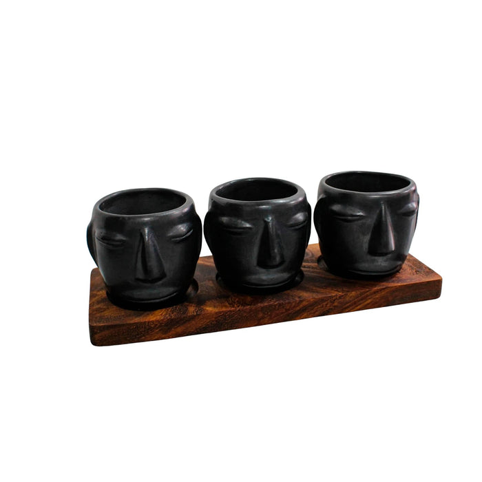 Minimalist set of 3 cups made of black clay with face and base made of wood - CEMCUI