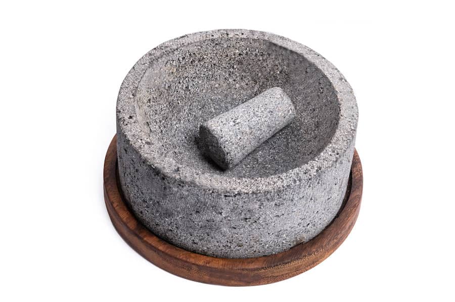 Volcanic Stone Molcajete "Chilmamolli" - 10-inch Volcanic Stone Bowl with Parota Wood Base, 50 Oz Capacity - CEMCUI